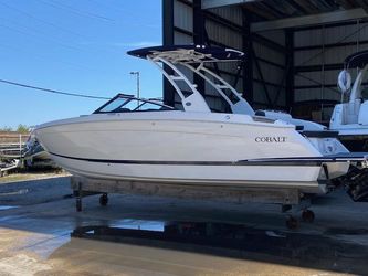 28' Cobalt 2024 Yacht For Sale